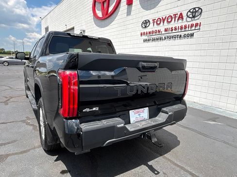 Used 2025 Toyota Tundra SR5 w/ SR5 Convenience Package AWD/4WD image 32