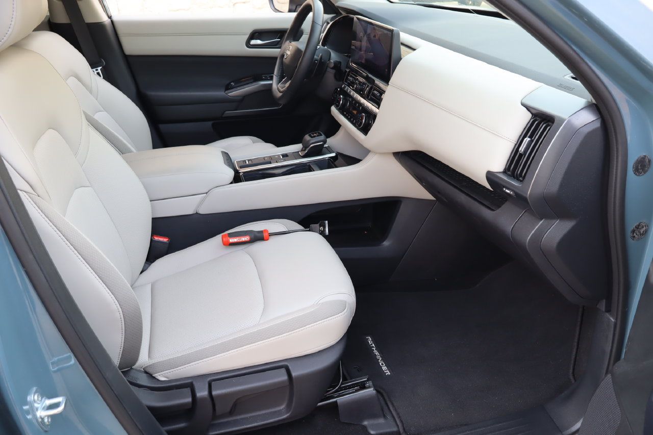 Used 2026 Nissan Pathfinder SL FWD image 17