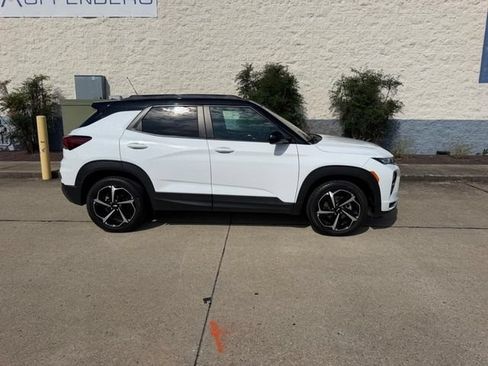 Used 2021 Chevrolet TrailBlazer RS w/ Sun and Liftgate Package AWD/4WD image 2