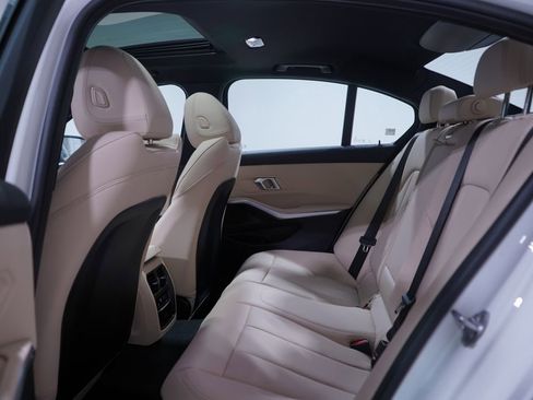 Used 2025 BMW 330i Sedan w/ Parking Assistance Package RWD image 9