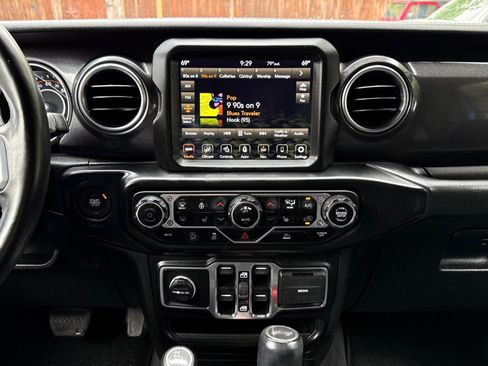 Used 2021 Jeep Wrangler Unlimited Sahara AWD/4WD image 20