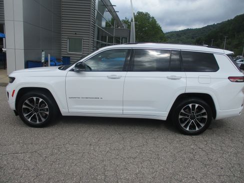 Used 2022 Jeep Grand Cherokee L Overland w/ Advanced Protech Group III AWD/4WD image 7