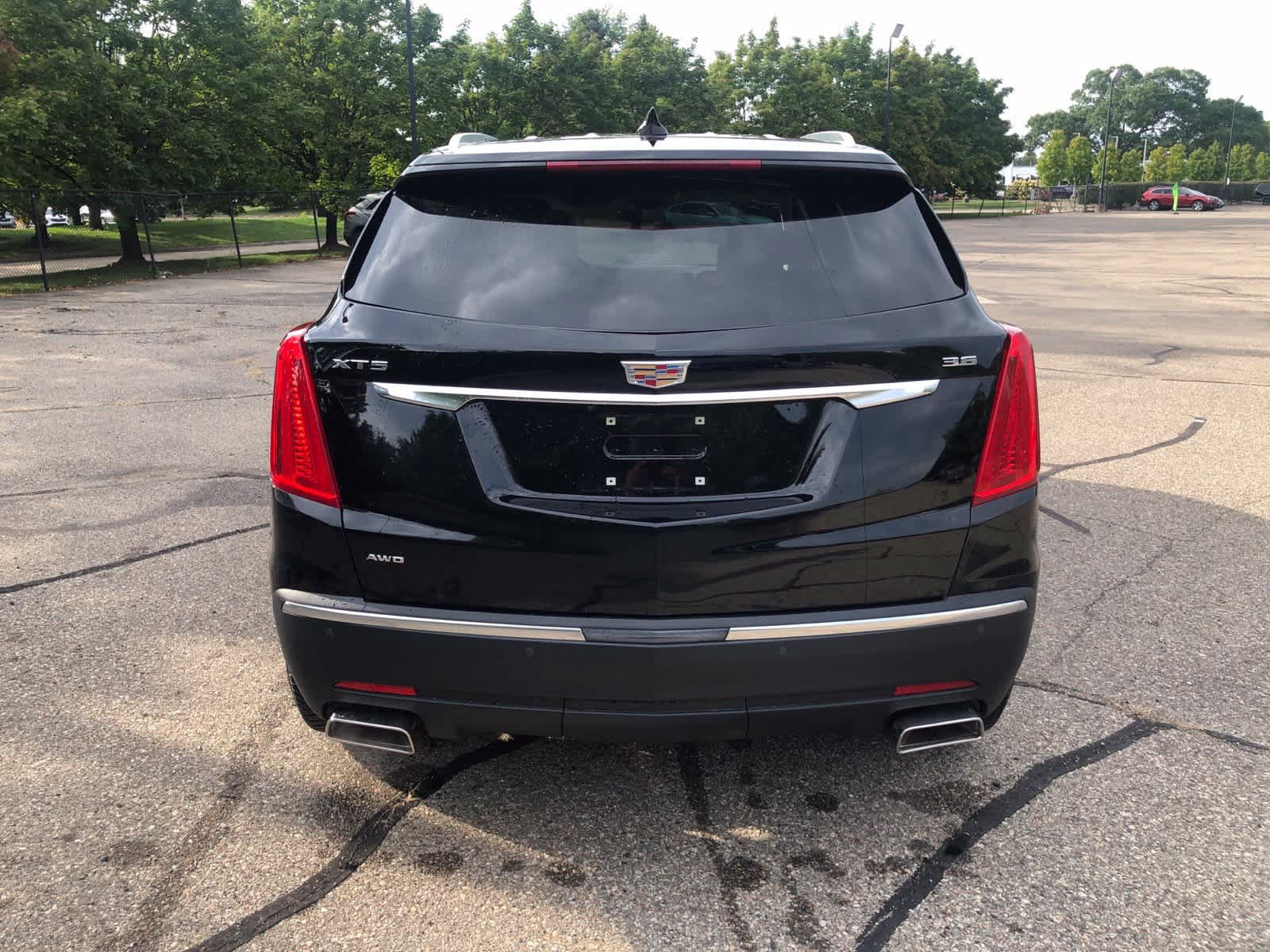 Used 2018 Cadillac XT5 Luxury w/ Driver Awareness Package AWD/4WD image 4