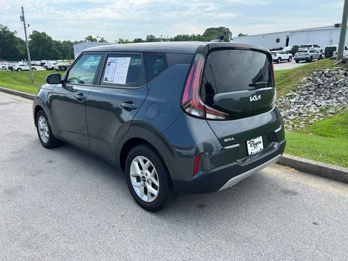 Used 2024 Kia Soul LX w/ Option Group 015 FWD image 4
