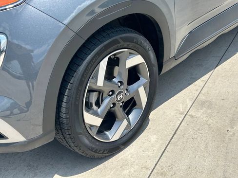 Used 2025 Hyundai Venue SEL FWD image 9