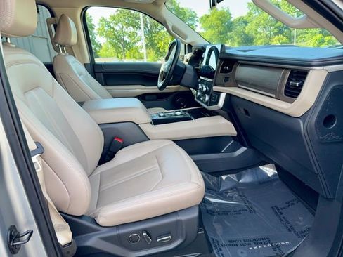 Used 2024 Ford Expedition Limited AWD/4WD image 8