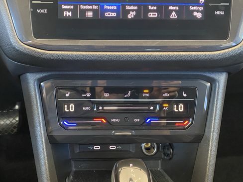 Used 2023 Volkswagen Tiguan SE FWD image 39