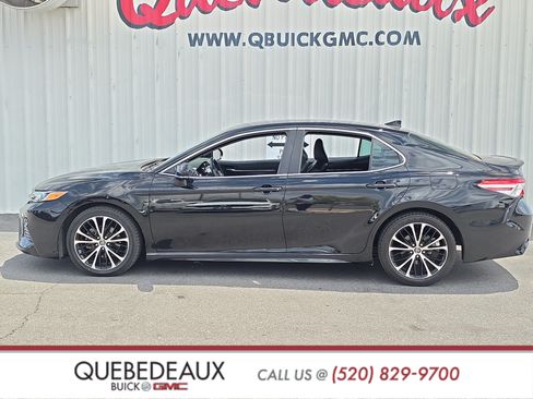 Used 2020 Toyota Camry SE w/ Convenience Package FWD image 4