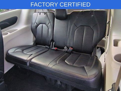 Certified 2024 Chrysler Pacifica Touring-L image 30