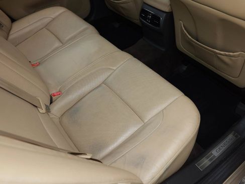 Used 2011 Hyundai Genesis 3.8 RWD image 12