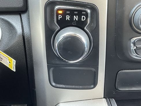 Certified 2020 RAM 1500 Classic SLT w/ Luxury Group image 25