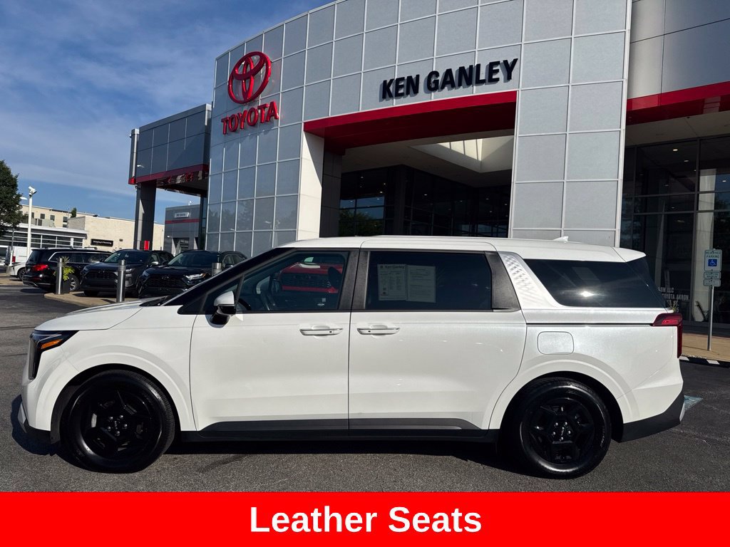 Used 2026 Kia Carnival FWD image 3