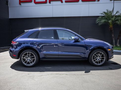 Certified 2026 Porsche Macan AWD/4WD image 10