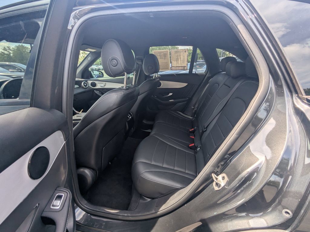 Used 2022 Mercedes-Benz GLC 300 w/ AMG Line image 23