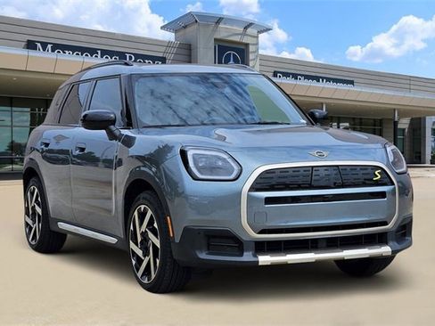 Used 2025 MINI Cooper Countryman SE image 2