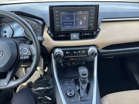 Used 2022 Toyota RAV4 LE AWD/4WD image 23