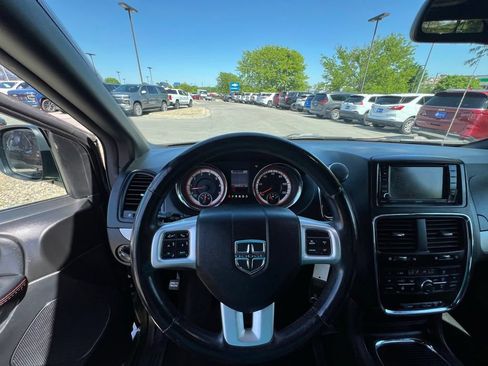Used 2019 Dodge Grand Caravan GT FWD image 39