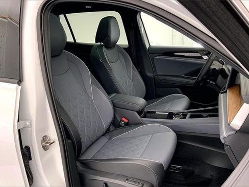 New 2026 Volkswagen Tiguan SEL R-Line image 9