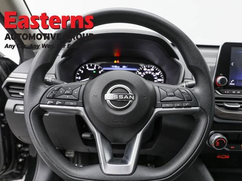 Used 2024 Nissan Altima 2.5 SV image 10