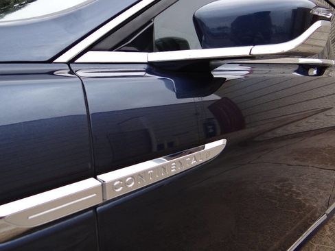 Used 2017 Lincoln Continental Reserve image 11