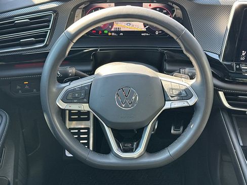 Used 2024 Volkswagen Atlas Cross Sport SEL R-Line AWD/4WD image 25