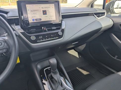 Used 2025 Toyota Corolla LE image 24