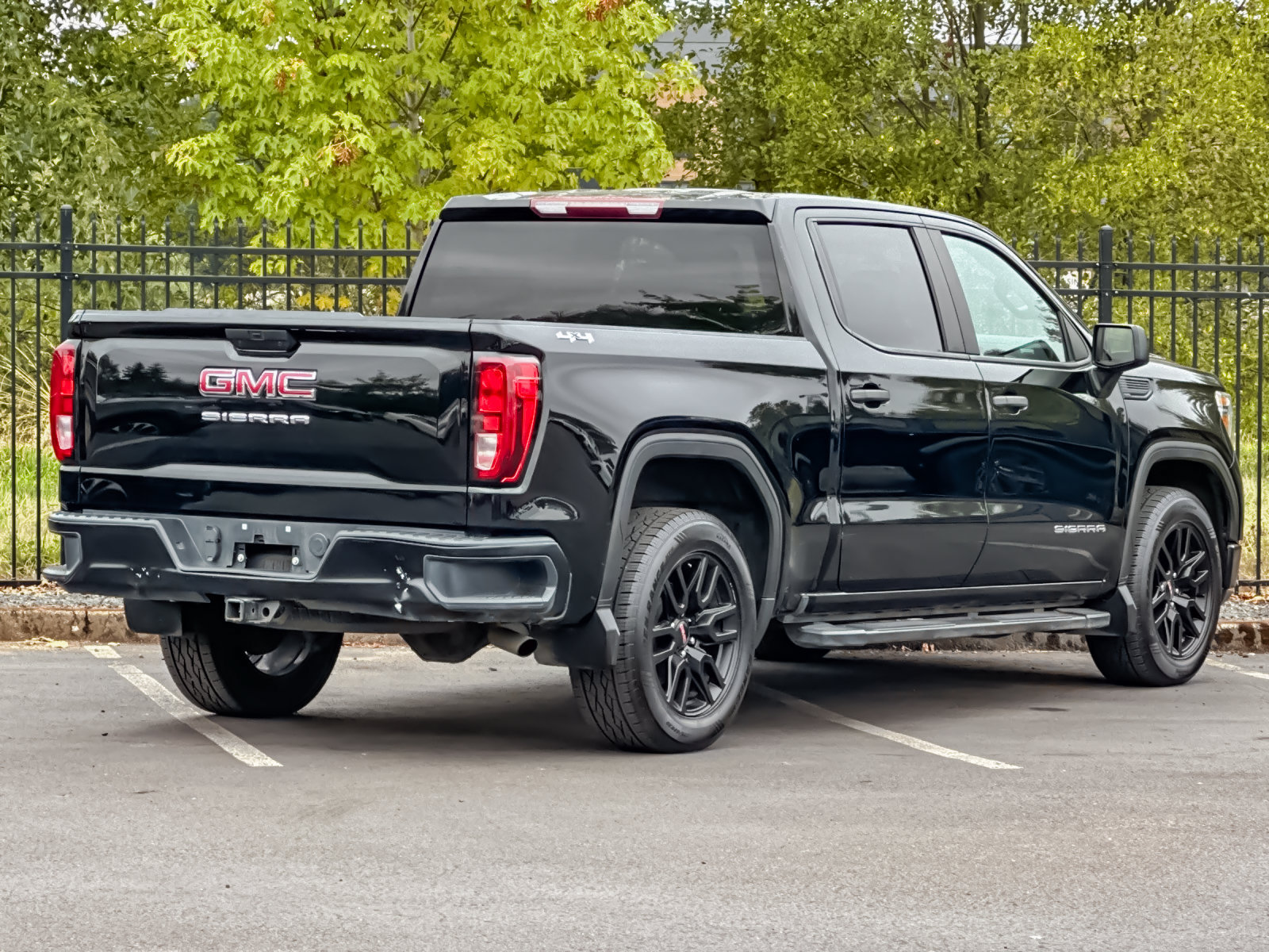 Used 2021 GMC Sierra 1500 4x4 Crew Cab w/ Sierra Value Package image 3