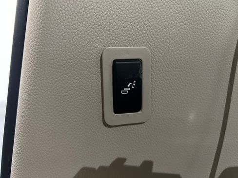 Used 2019 GMC Yukon Denali w/ Denali Ultimate Package AWD/4WD image 33