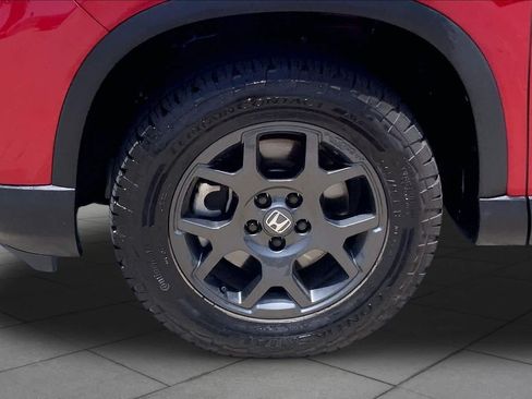Used 2025 Honda Pilot TrailSport image 10