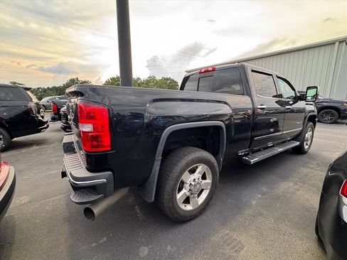 Used 2016 GMC Sierra 2500 SLT w/ Suspension Package, Off-Road AWD/4WD image 5
