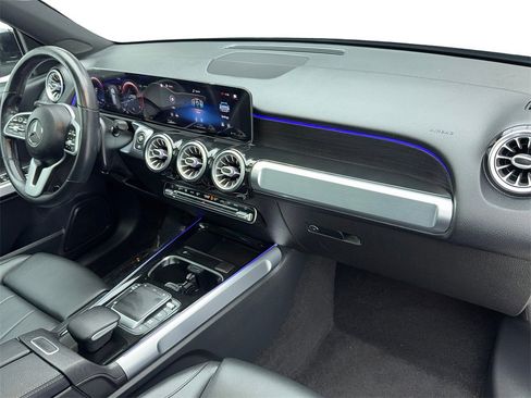 Used 2021 Mercedes-Benz GLB 250 w/ Premium Package image 40