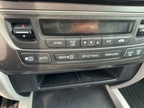 Used 2017 Honda Pilot EX image 16