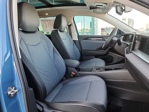 New 2026 Volkswagen Tiguan SE FWD image 15