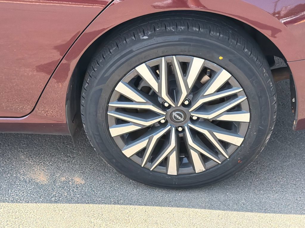 Used 2024 Nissan Altima 2.5 SV FWD image 19