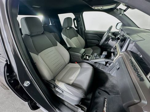 Used 2025 Toyota Tacoma TRD Off-Road image 30