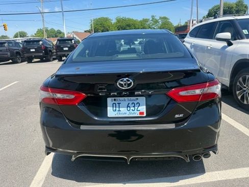 Used 2018 Toyota Camry SE FWD image 2