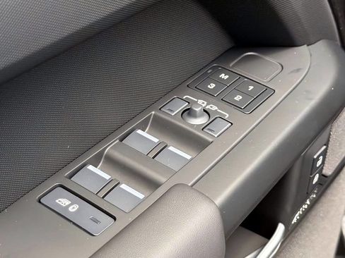 New 2026 Land Rover Defender 110 X-Dynamic SE AWD/4WD image 16