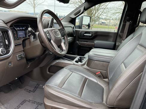 Used 2023 GMC Sierra 3500 Denali w/ Denali Ultimate Package image 9
