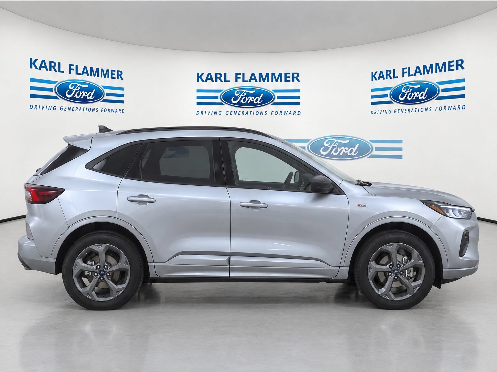 Used 2023 Ford Escape ST-Line w/ Tech Pack #1 AWD/4WD image 2