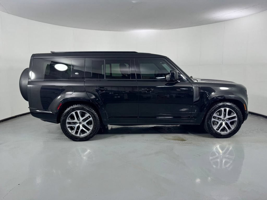 Used 2024 Land Rover Defender 130 X-Dynamic SE AWD/4WD image 5