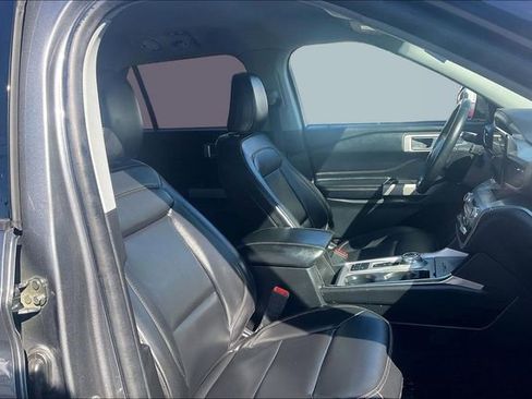 Certified 2022 Ford Explorer XLT w/ Equipment Group 202A image 7