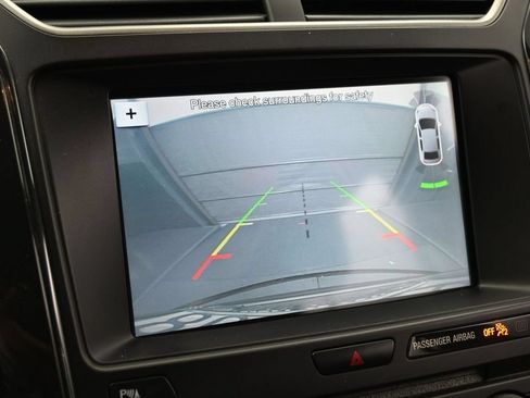 Used 2018 Ford Explorer XLT w/ Equipment Group 202A FWD image 15