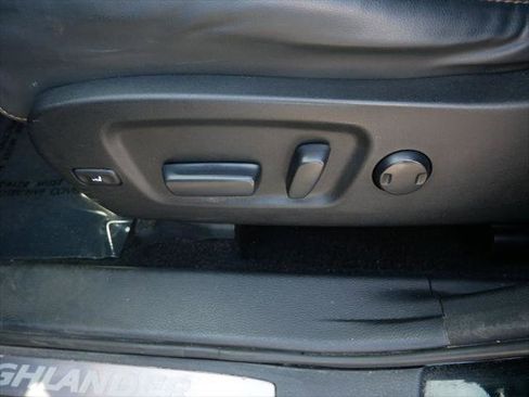 Certified 2017 Toyota Highlander Limited w/ Carpet Mat Package AWD/4WD image 16