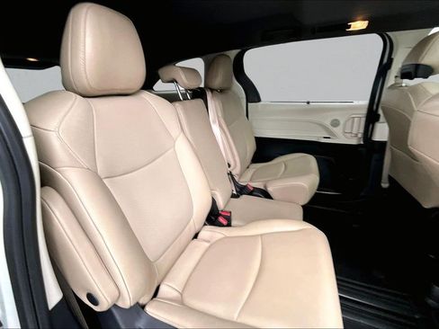 Used 2021 Toyota Sienna XLE FWD image 26