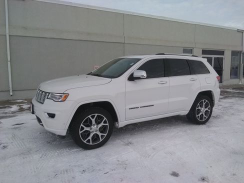 Used 2021 Jeep Grand Cherokee Overland image 2