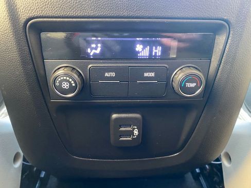 Used 2021 Buick Enclave Essence image 19