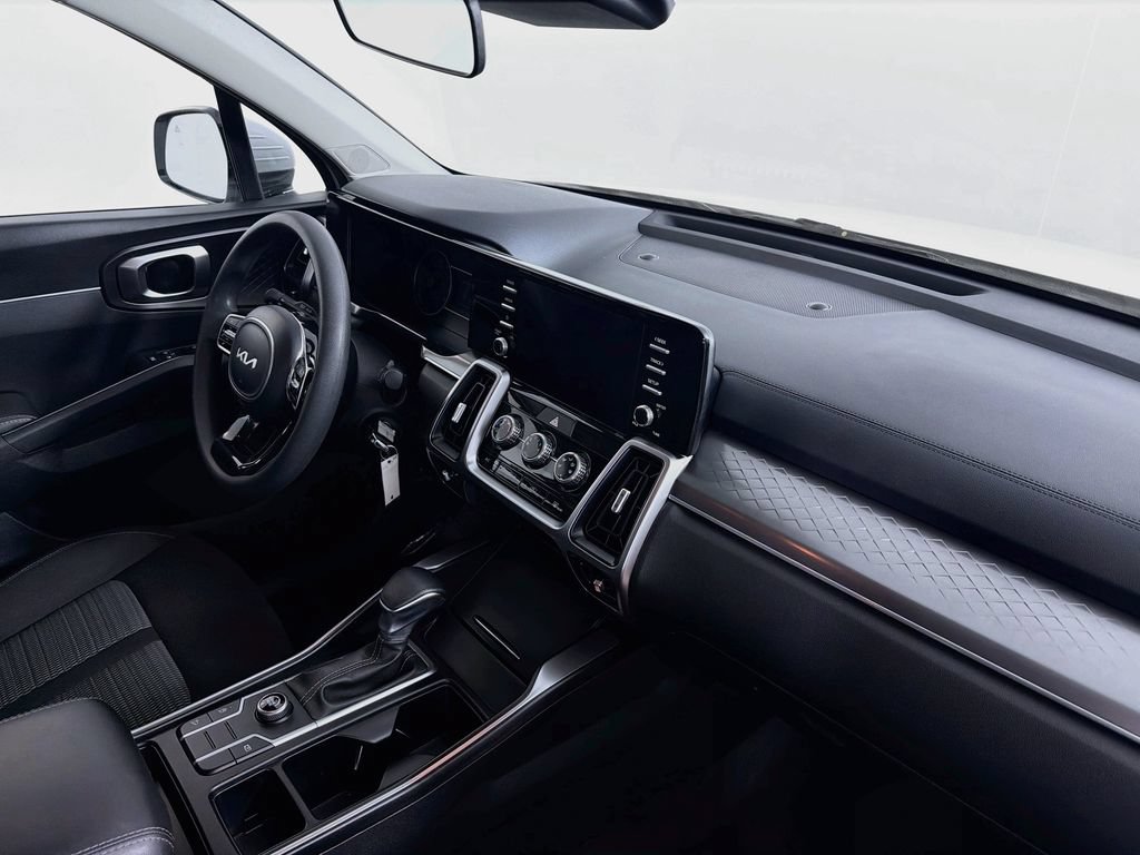 Certified 2023 Kia Sorento LX FWD image 26