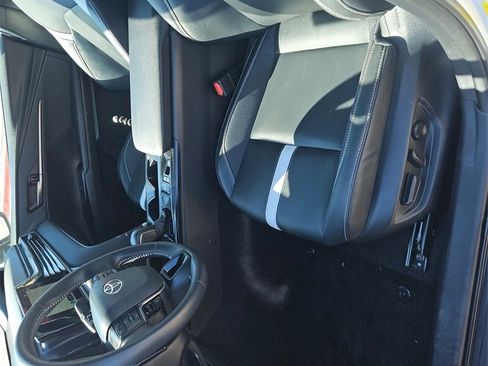 Used 2025 Toyota Camry SE image 11