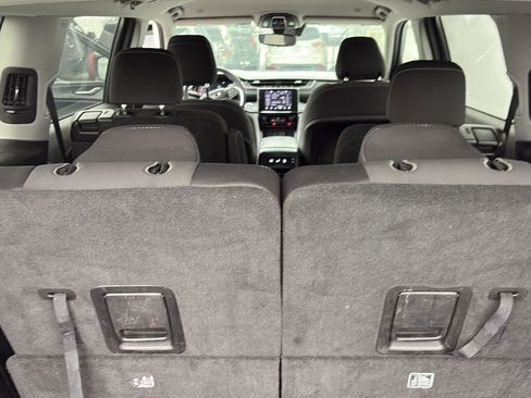 Used 2023 Jeep Grand Cherokee L Laredo image 16