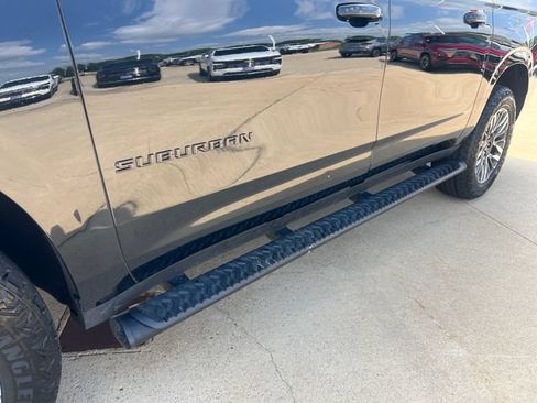 Certified 2025 Chevrolet Suburban Z71 AWD/4WD image 10